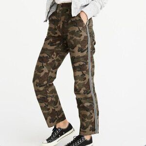 #93 Abercrombie & Fitch Camo Annie High Rise Ankle Straight